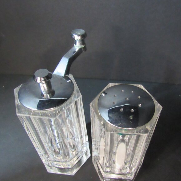 Vintage Clear Acrylic Lucite Mr. Dudley Hexagon Salt and Pepper Mill Set - Picture 5 of 7